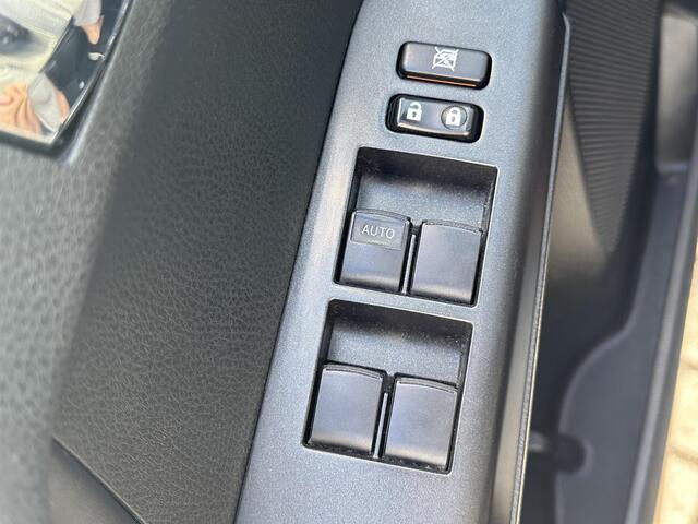 Toyota RAV4 2.5 Hybrid Dynamic lichtmetalen velgen 17" , Sunroof , Parkeersensoren voor - achter , Stoelverwarming , Full map navigatie