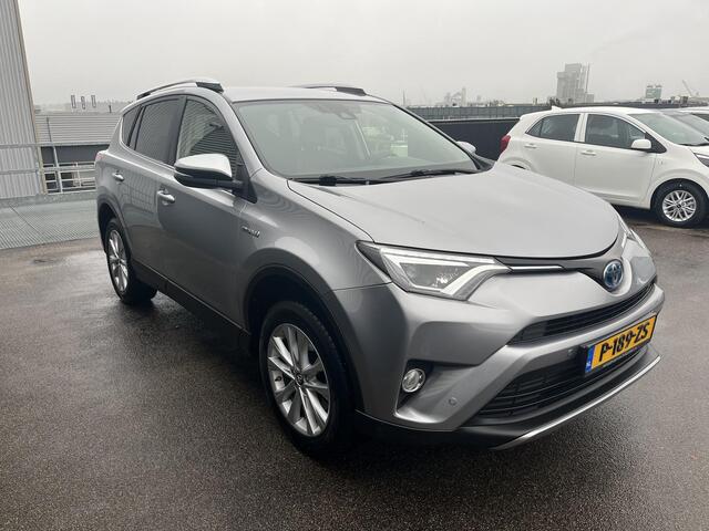 Toyota RAV4 2.5 Hybrid AWD Executive Business |Trekhaak, Apple Carplay en/of Android auto, Achteruitrijcamera, Navigatie, Stoelverwrming, Elektrische stoel + geheugen, Smart Key