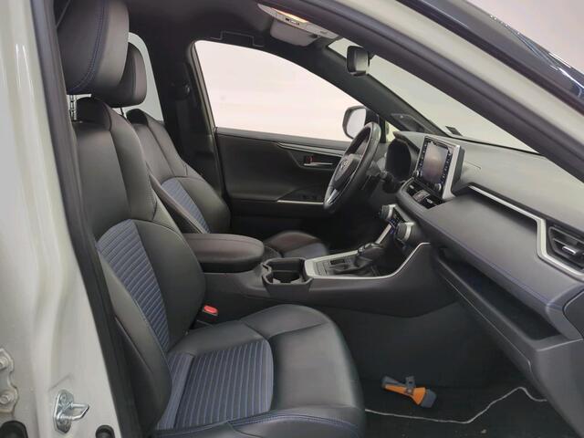 Toyota RAV4 2.5 Hybrid Bi-Tone Afneembare trekhaak | Navi | Achteruitrijcamera | Lichtmetalen velgen | BTW-auto | 1e eigenaar | NL-auto