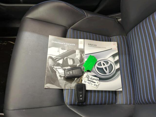 Toyota RAV4 2.5 Hybrid Bi-Tone Afneembare trekhaak | Navi | Achteruitrijcamera | Lichtmetalen velgen | BTW-auto | 1e eigenaar | NL-auto