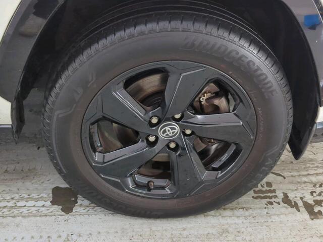 Toyota RAV4 2.5 Hybrid Bi-Tone Afneembare trekhaak | Navi | Achteruitrijcamera | Lichtmetalen velgen | BTW-auto | 1e eigenaar | NL-auto