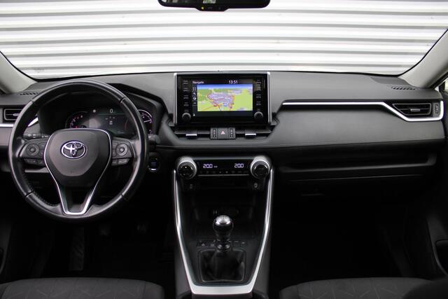 Toyota RAV4 2.0 VVT-iE Active | PDC | Adap. Cruise | Camera | 17" LM | Winterset |