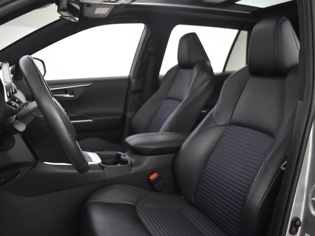 Toyota RAV4 2.5 Hybrid AWD Bi-Tone Panoramadak | PDC V+A | Stoelverwarming |
