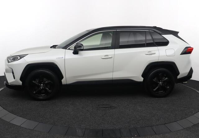 Toyota RAV4 2.5 Hybrid AWD Bi Tone | 1650 kg trekgewicht | Parkeercamera | Lederen bekleding |