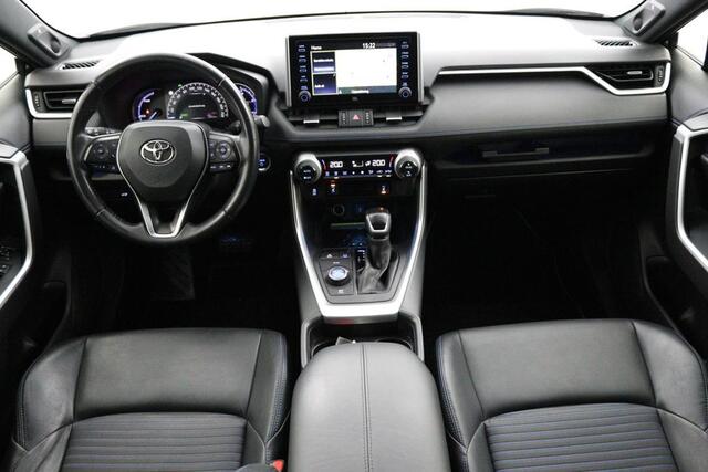 Toyota RAV4 2.5 Hybrid AWD Bi Tone | 1650 kg trekgewicht | Parkeercamera | Lederen bekleding |