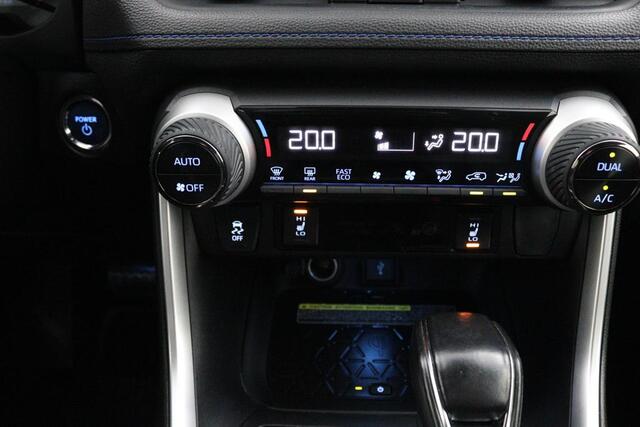 Toyota RAV4 2.5 Hybrid AWD Bi Tone | 1650 kg trekgewicht | Parkeercamera | Lederen bekleding |