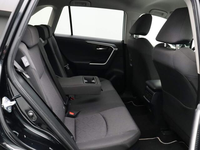 Toyota RAV4 2.5 Hybrid AWD Dynamic | 1650kg Trekvermogen | Stoel en Voorruit verwarming | Achteruitrijcamera | All-Season Banden |