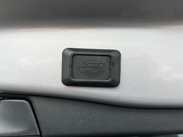 Toyota RAV4 2.5 Hybrid AWD Bi-Tone Schuif/kanteldak, Stoelverwarming, elek. Achterklep, Leder/Alcantara, Elek. bestuurdersstoel, Adaptieve cruise control