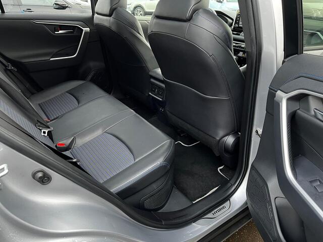 Toyota RAV4 2.5 Hybrid AWD Bi-Tone Schuif/kanteldak, Stoelverwarming, elek. Achterklep, Leder/Alcantara, Elek. bestuurdersstoel, Adaptieve cruise control