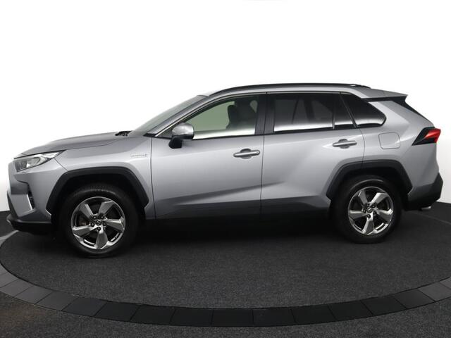 Toyota RAV4 2.5 Hybrid First Edition | Navigatie | Parkeer sensoren | Stoelverwarming | Stuurwielverwarming | Trekhaak |