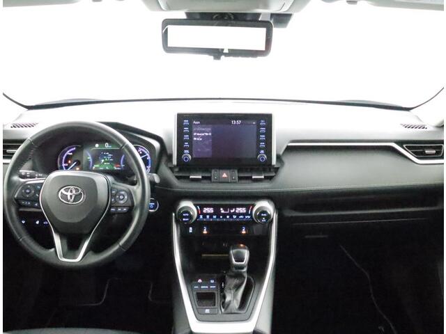Toyota RAV4 2.5 Hybrid First Edition | Navigatie | Parkeer sensoren | Stoelverwarming | Stuurwielverwarming | Trekhaak |