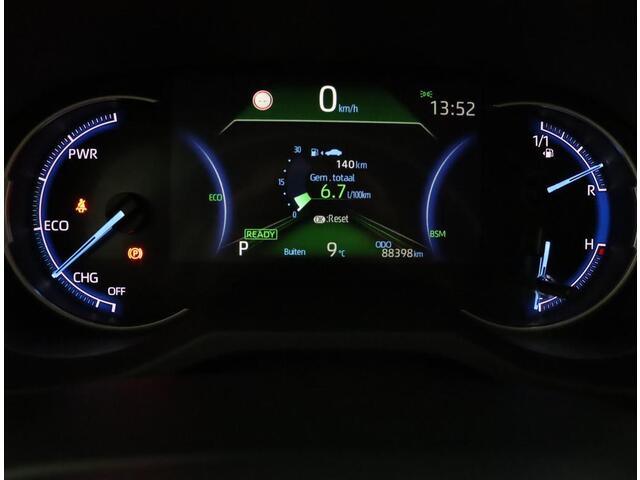 Toyota RAV4 2.5 Hybrid First Edition | Navigatie | Parkeer sensoren | Stoelverwarming | Stuurwielverwarming | Trekhaak |