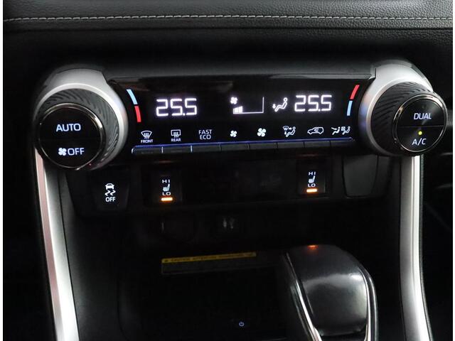 Toyota RAV4 2.5 Hybrid First Edition | Navigatie | Parkeer sensoren | Stoelverwarming | Stuurwielverwarming | Trekhaak |