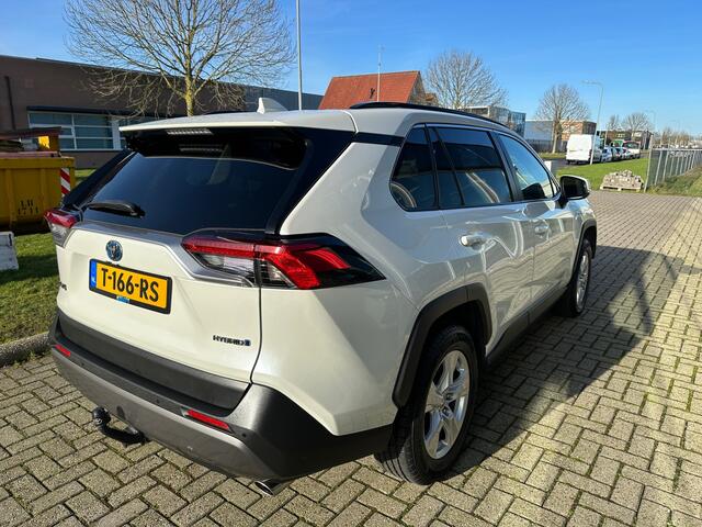 Toyota RAV4 2.5 Hybrid Parelmoer 1 jaar garantie.