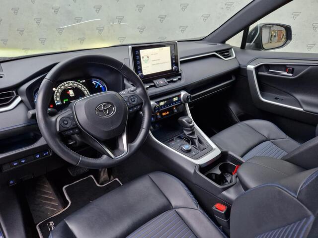 Toyota RAV4 2.5 Hybrid AWD Bi-Tone | Stuur- en Stoelverwarming | Camera | Apple Carplay / Android Auto | Clima | Trekhaak | LED |