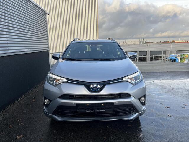 Toyota RAV4 2.5 Hybrid Style Leder/alcantara bekleding, Privacy glass, Smart Key, LMV 18", Stoelverwarming, Parkeersensoren Voor + Achter, Adaptieve cruise control