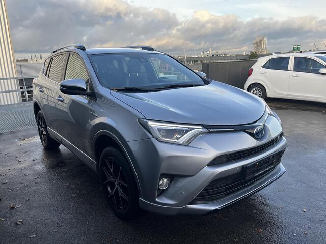 Toyota RAV4 2.5 Hybrid Style Leder/alcantara bekleding, Privacy glass, Smart Key, LMV 18", Stoelverwarming, Parkeersensoren Voor + Achter, Adaptieve cruise control