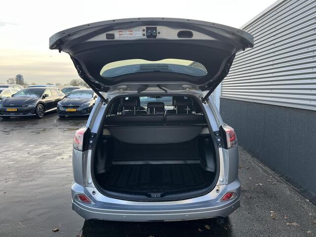 Toyota RAV4 2.5 Hybrid Style Leder/alcantara bekleding, Privacy glass, Smart Key, LMV 18", Stoelverwarming, Parkeersensoren Voor + Achter, Adaptieve cruise control