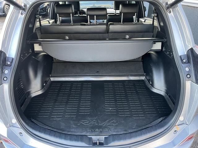 Toyota RAV4 2.5 Hybrid Style Leder/alcantara bekleding, Privacy glass, Smart Key, LMV 18", Stoelverwarming, Parkeersensoren Voor + Achter, Adaptieve cruise control