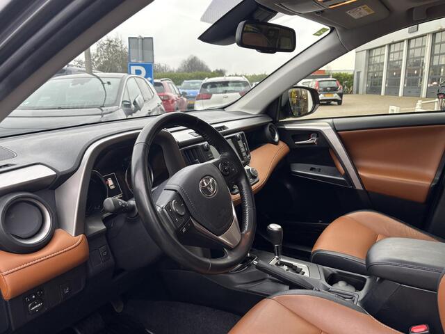 Toyota RAV4 2.5 Hybrid AWD Energy Plus met speciaal Leder interieur! NL Auto, all season banden , 1650 kg trekgewicht