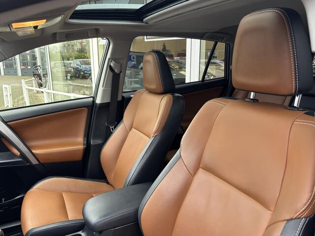 Toyota RAV4 2.5 Hybrid AWD Energy Plus met speciaal Leder interieur! NL Auto, all season banden , 1650 kg trekgewicht