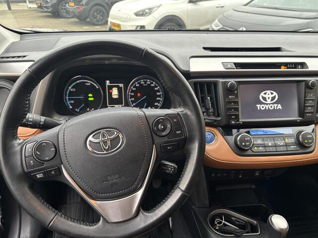 Toyota RAV4 2.5 Hybrid AWD Energy Plus met speciaal Leder interieur! NL Auto, all season banden , 1650 kg trekgewicht