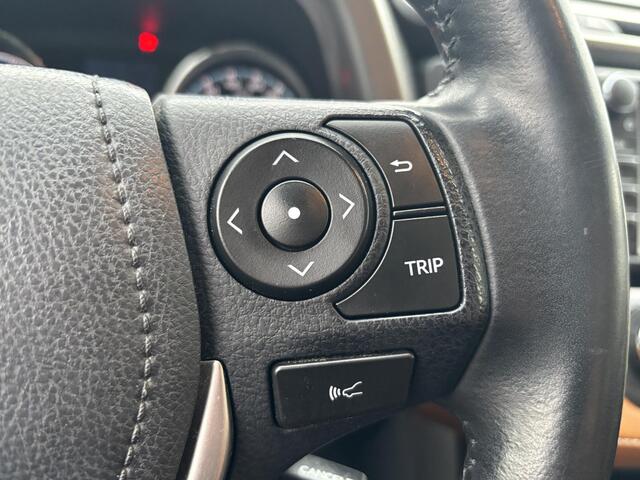 Toyota RAV4 2.5 Hybrid AWD Energy Plus met speciaal Leder interieur! NL Auto, all season banden , 1650 kg trekgewicht