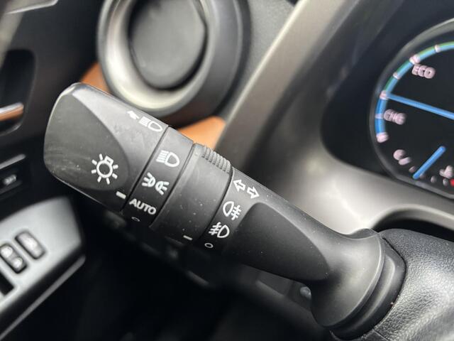 Toyota RAV4 2.5 Hybrid AWD Energy Plus met speciaal Leder interieur! NL Auto, all season banden , 1650 kg trekgewicht