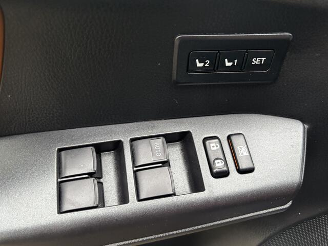 Toyota RAV4 2.5 Hybrid AWD Energy Plus met speciaal Leder interieur! NL Auto, all season banden , 1650 kg trekgewicht
