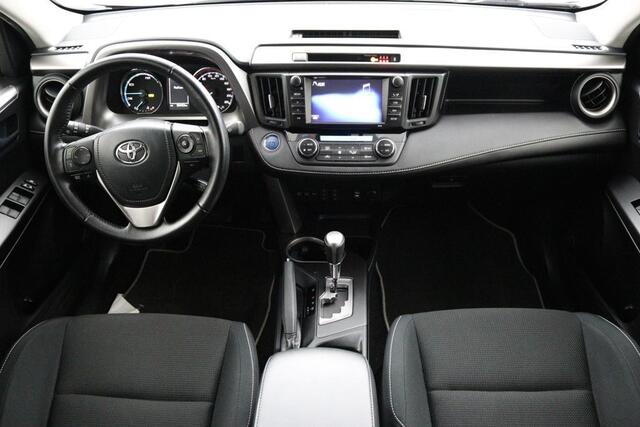 Toyota RAV4 2.5 Hybrid AWD Style | Stoelverwarming | Parkeersensoren | Electrische achterklep | 1650 kg Trekgewicht |