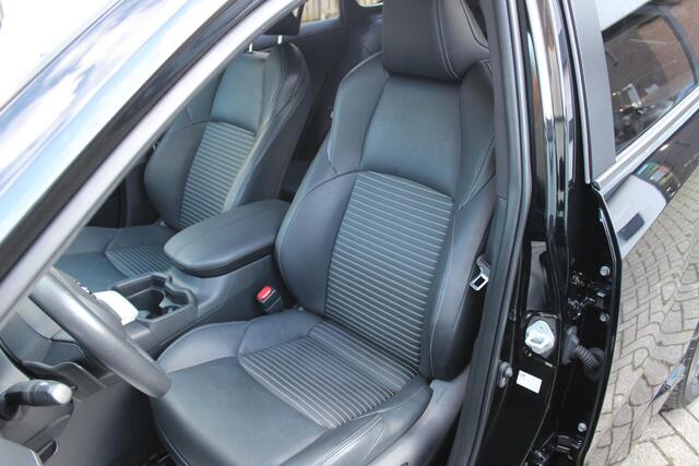 Toyota RAV4 2.5 Hybrid Black Edition Bi Tone, 360 Camera, PDC, Winter Pack, Elek Achterklep, Carplay, 19"