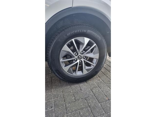 Toyota RAV4 2.5 Hybrid AWD addaptive cruise
