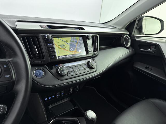 Toyota RAV4 2.5 Hybrid AWD Executive Business Limited | Parkeersensoren | Trekhaak | Navigatie | Camera | Cruise Control Adaptief | Stoelverwarming |