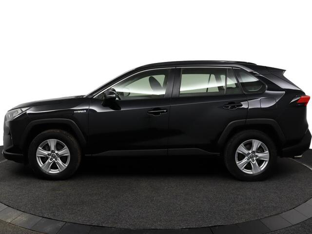 Toyota RAV4 2.5 Hybrid AWD Active | 1650 kg Trekgewicht | Adaptive Cruise Control | Achteruitrijcamera | Trekhaak | Climate Control | Parkeersensoren achter | Navigatie | Apple Carplay | Android Auto |
