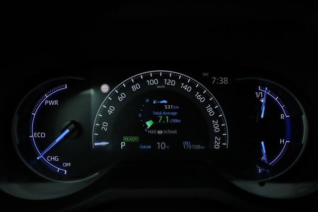 Toyota RAV4 2.5 Hybrid AWD Active | 1650 kg Trekgewicht | Adaptive Cruise Control | Achteruitrijcamera | Trekhaak | Climate Control | Parkeersensoren achter | Navigatie | Apple Carplay | Android Auto |