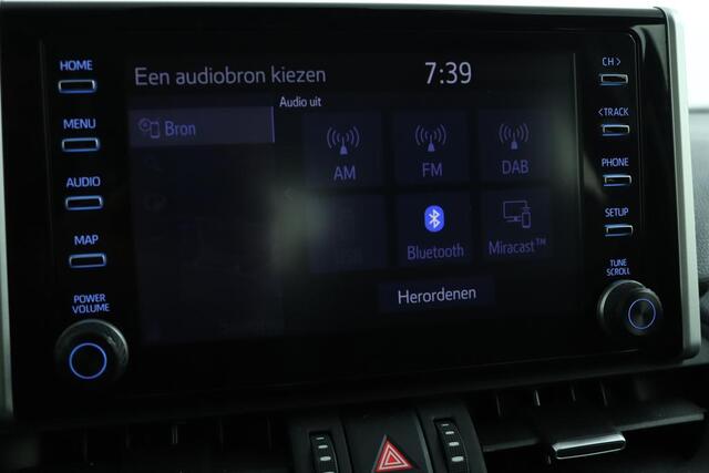 Toyota RAV4 2.5 Hybrid AWD Active | 1650 kg Trekgewicht | Adaptive Cruise Control | Achteruitrijcamera | Trekhaak | Climate Control | Parkeersensoren achter | Navigatie | Apple Carplay | Android Auto |