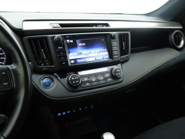 Toyota RAV4 2.5 Hybrid AWD Style Limited | Parkeersensoren | Trekhaak | LM velgen | Camera | Stoelverwarming | Climate Control | Cruise Control Adaptief |