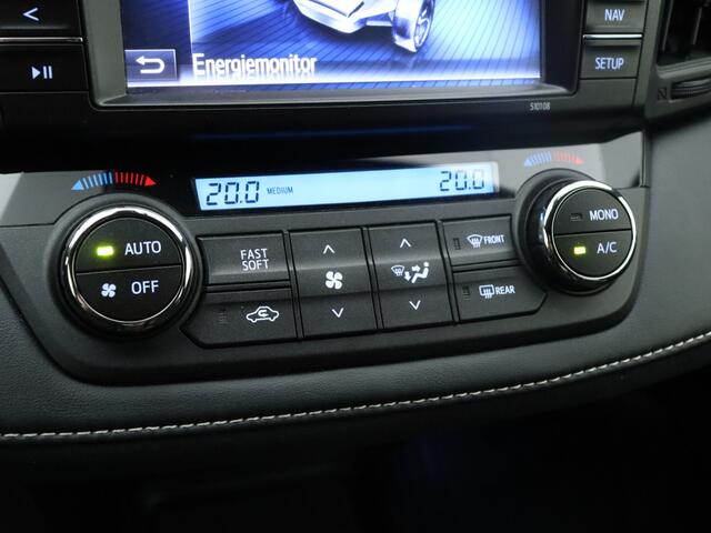 Toyota RAV4 2.5 Hybrid AWD Style Limited | Parkeersensoren | Trekhaak | LM velgen | Camera | Stoelverwarming | Climate Control | Cruise Control Adaptief |