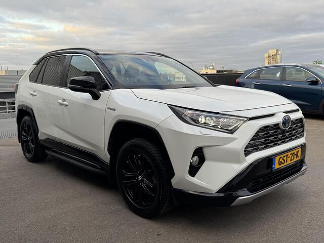 Toyota RAV4 2.5 Hybrid AWD Bi-Tone Navigatie, Trekhaak, Treeplanken, 360" Camera, Stoel- & Stuurwielverwarming, Dodehoekdetectie, Leder/alcantara, LED, LMV,