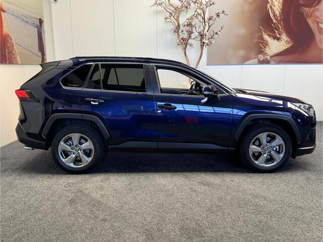 Toyota RAV4 2.0 VVT-iE Dynamic NAVIGATIE CRUISE CONTROL CLIMATE CONTROL BLUETOOTH TELEFOON APPLE CARPLAY/ANDROID RIJSTROOKSENSOREN DODEHOEKSENSOREN ACHTERUITRIJCAMERA ZEER MOOI !! 3010