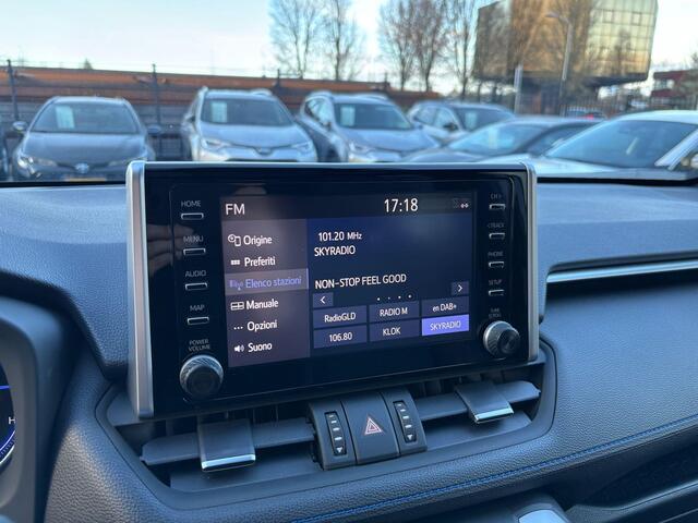 Toyota RAV4 2.5 Hybrid AWD Bi-Tone Innovation Open dak | 1650kg trekgewicht | Blindspot | 360 camera | Toyota garantie tot 2029!