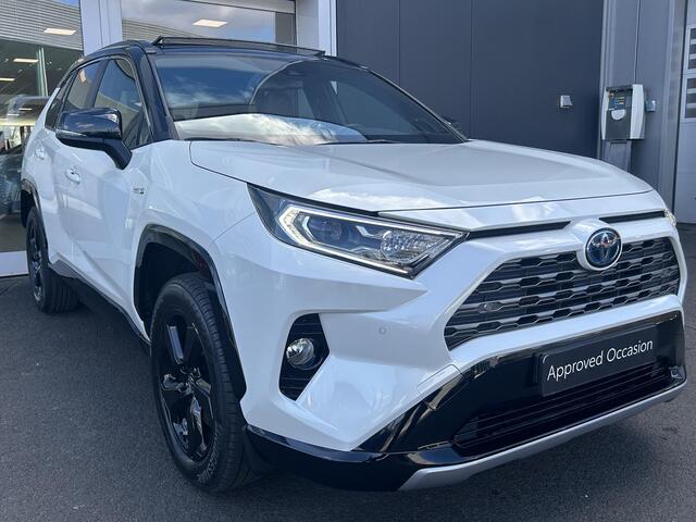Toyota RAV4 2.5 Hybrid Bi-Tone | Panoramisch dak | JBL Premium audio | Achteruitrij camera | Stoelverwarming | Keyless entry- & start |