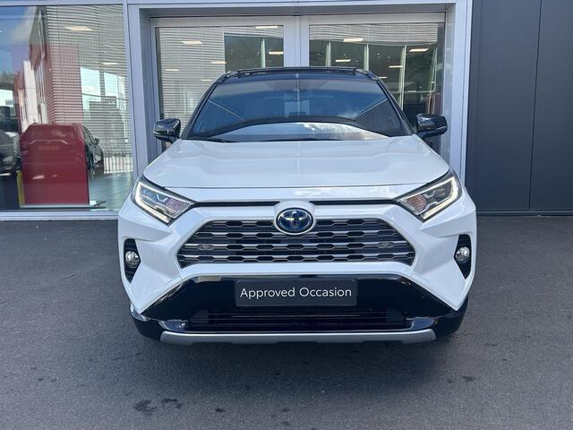 Toyota RAV4 2.5 Hybrid Bi-Tone | Panoramisch dak | JBL Premium audio | Achteruitrij camera | Stoelverwarming | Keyless entry- & start |