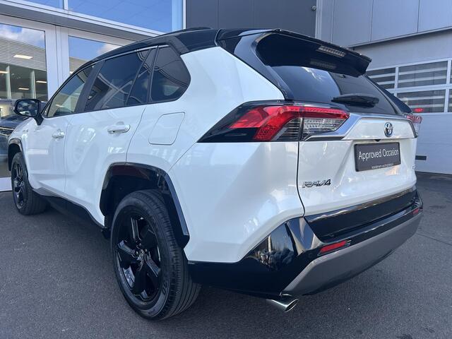 Toyota RAV4 2.5 Hybrid Bi-Tone | Panoramisch dak | JBL Premium audio | Achteruitrij camera | Stoelverwarming | Keyless entry- & start |