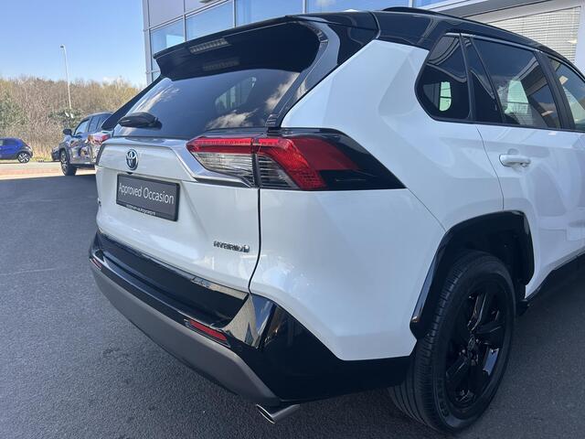 Toyota RAV4 2.5 Hybrid Bi-Tone | Panoramisch dak | JBL Premium audio | Achteruitrij camera | Stoelverwarming | Keyless entry- & start |