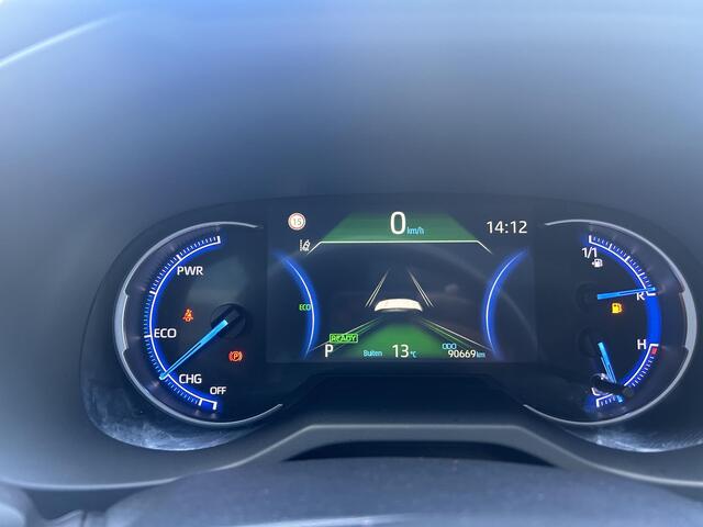 Toyota RAV4 2.5 Hybrid Bi-Tone | Panoramisch dak | JBL Premium audio | Achteruitrij camera | Stoelverwarming | Keyless entry- & start |