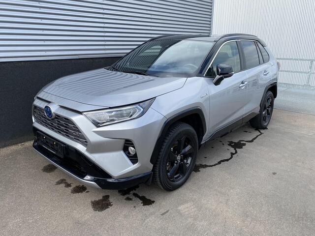 Toyota RAV4 2.5 Hybrid AWD Bi-Tone Stoelverwarming, Apple Carplay/Android Auto, LED, Parkeersensoren, Achteruitrij camera, Dodehoek detectie, Adaptieve cruise control