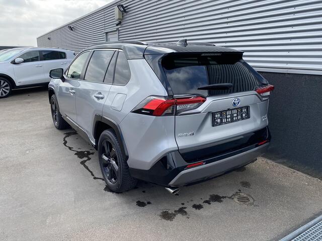 Toyota RAV4 2.5 Hybrid AWD Bi-Tone Stoelverwarming, Apple Carplay/Android Auto, LED, Parkeersensoren, Achteruitrij camera, Dodehoek detectie, Adaptieve cruise control