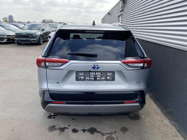 Toyota RAV4 2.5 Hybrid AWD Bi-Tone Stoelverwarming, Apple Carplay/Android Auto, LED, Parkeersensoren, Achteruitrij camera, Dodehoek detectie, Adaptieve cruise control