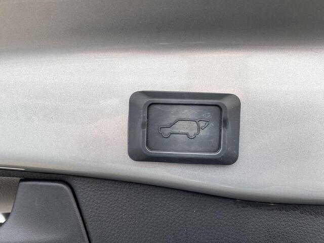 Toyota RAV4 2.5 Hybrid AWD Bi-Tone Stoelverwarming, Apple Carplay/Android Auto, LED, Parkeersensoren, Achteruitrij camera, Dodehoek detectie, Adaptieve cruise control
